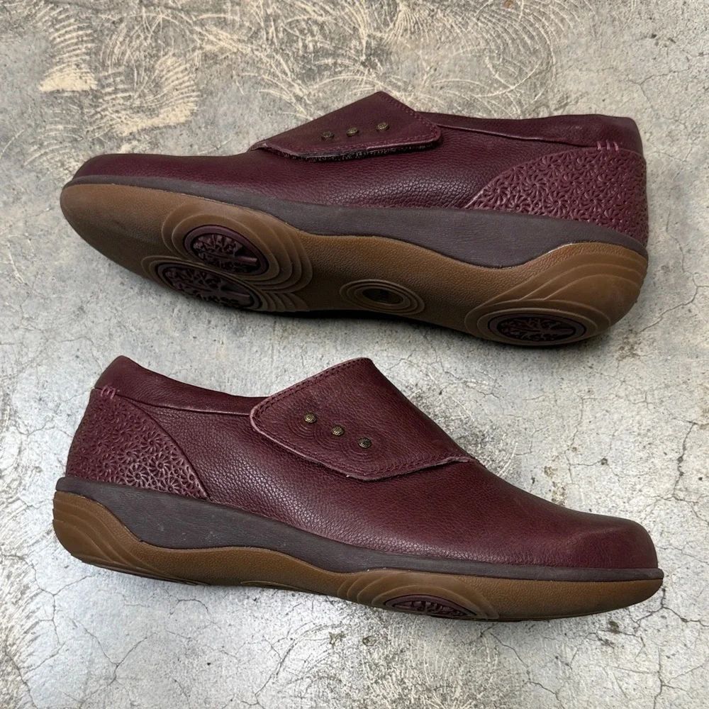 Hush Puppies Burgundy Flats - Picture 8 of 8